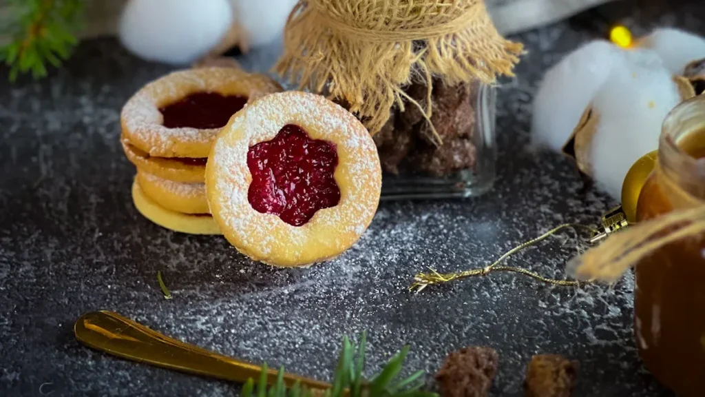 Christmas cookie box features